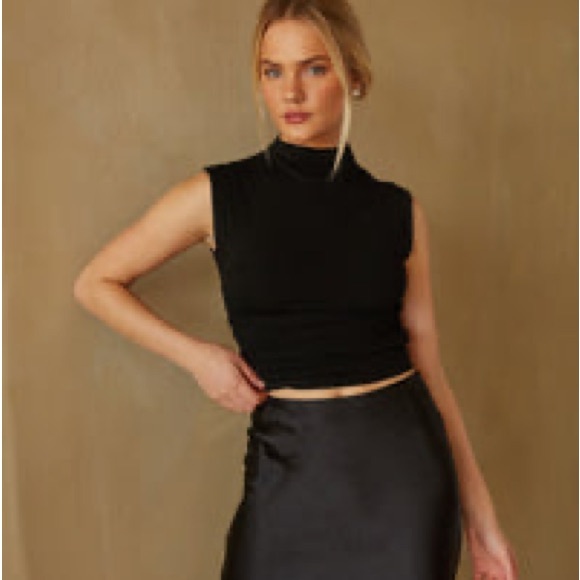 WOMENS BLACK RUCHED VELOUR MOCK NECK TANK TOP BY A NEW DAY! - Picture 2 of 10